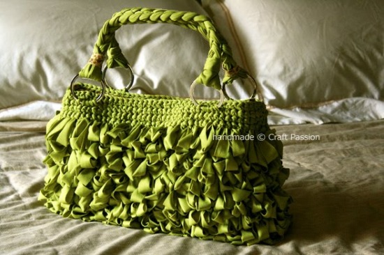 loop-green-bag-on-bed.jpg