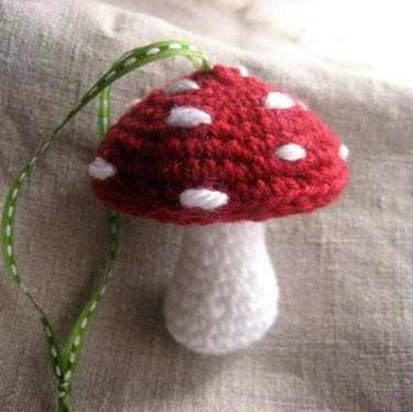 latest_mushroom_crochet.jpg