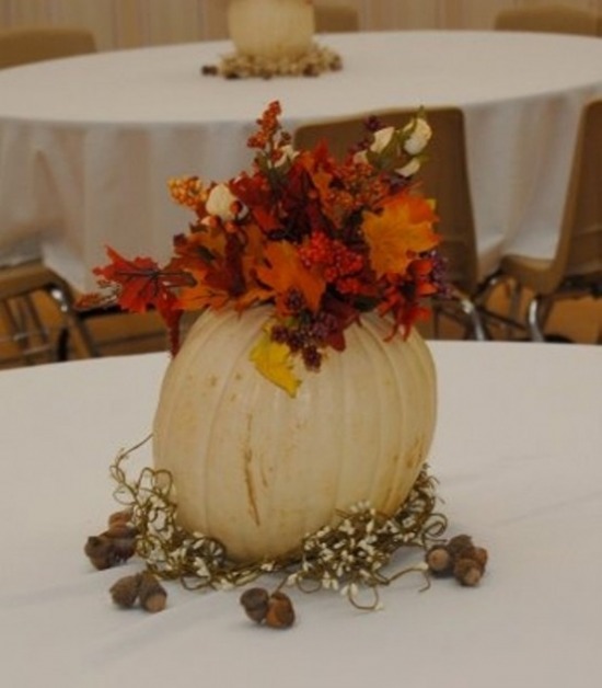 awesome-pumpkin-centerpieces-for-fall-and-halloween-table-7-554x633.jpg